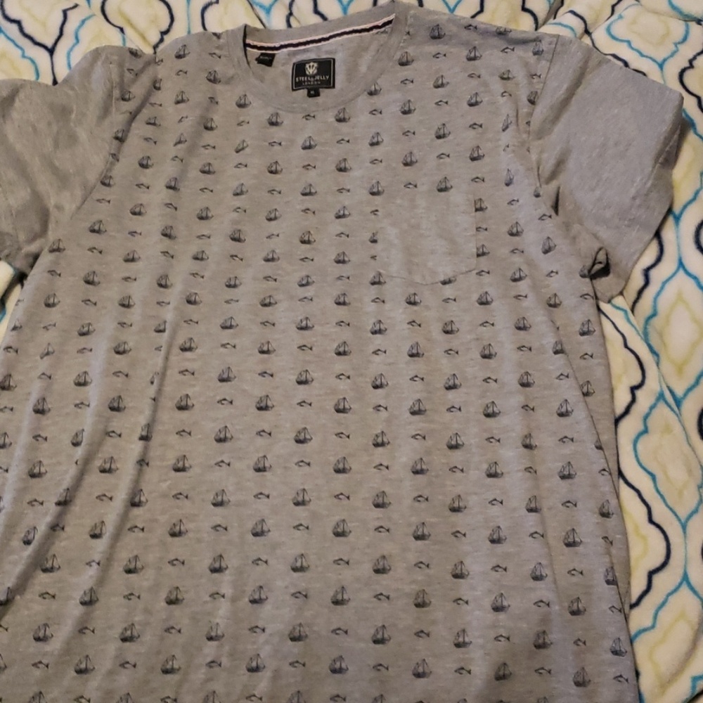 Steel & Jelly gray and black tee-shirt